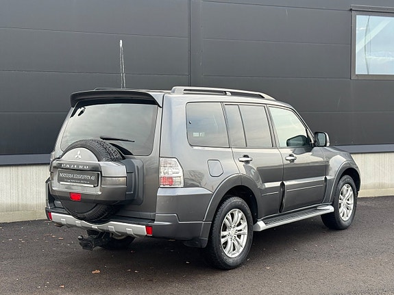 Mitsubishi Pajero 5 of 5