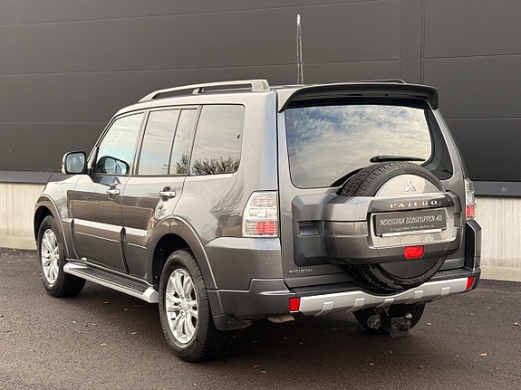 Mitsubishi Pajero 9 of 23
