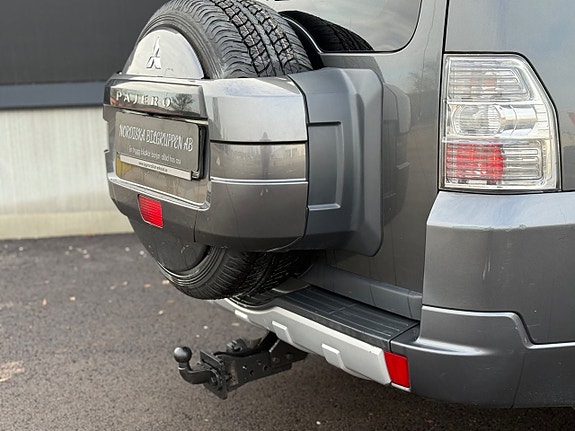 Mitsubishi Pajero 8 of 23