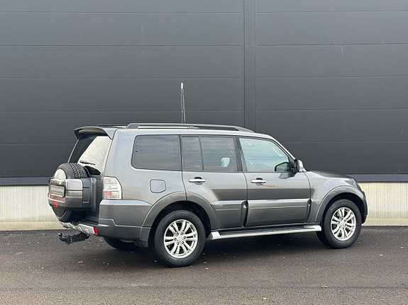 Mitsubishi Pajero 6 of 23