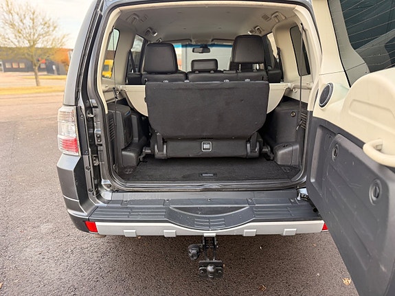 Mitsubishi Pajero 15 of 23