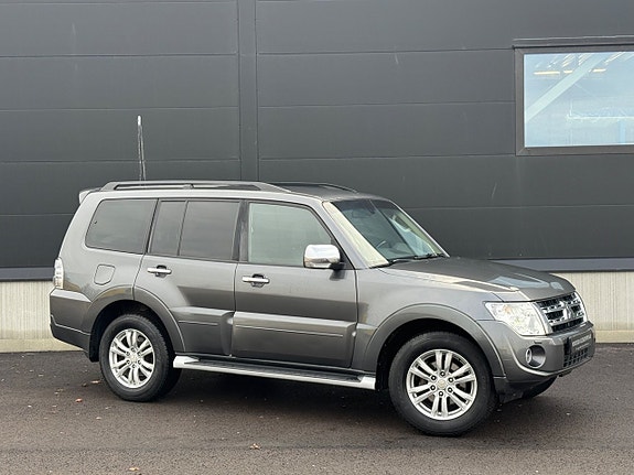 Mitsubishi Pajero 4 of 5