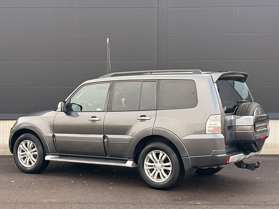 Mitsubishi Pajero 10 of 23