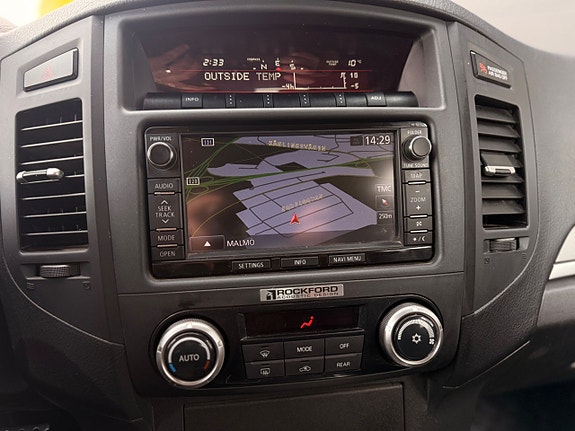 Mitsubishi Pajero 19 of 23