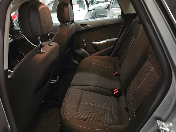 Opel Astra 12 of 18