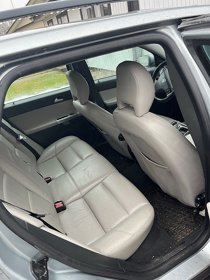 Volvo V50 4 of 5