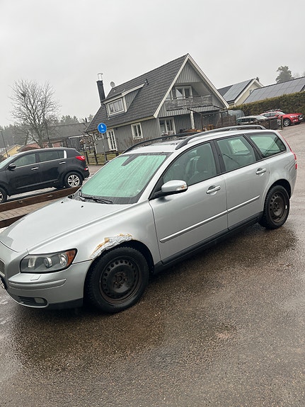 Volvo V50 2 of 5