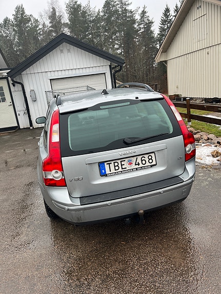 Volvo V50 3 of 5