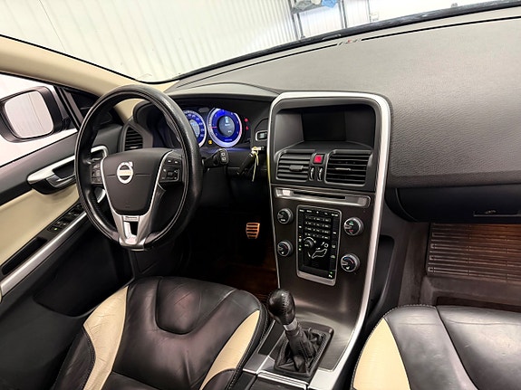 Volvo XC60 10 of 22