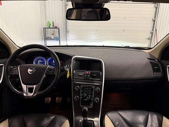 Volvo XC60 13 of 22