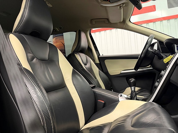 Volvo XC60 7 of 22