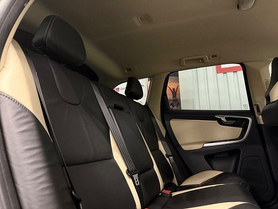 Volvo XC60 11 of 22