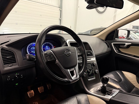 Volvo XC60 16 of 22