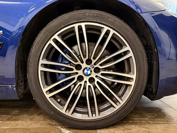 BMW 530e 4 of 5