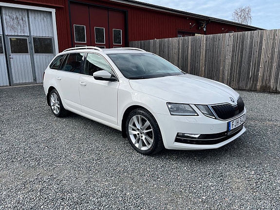 Skoda Octavia 2 of 5