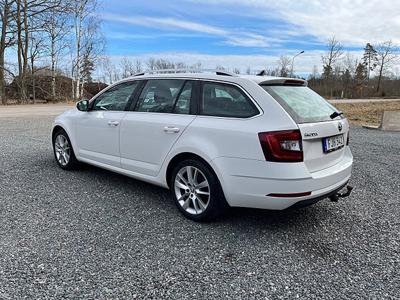 Skoda Octavia 3 of 5