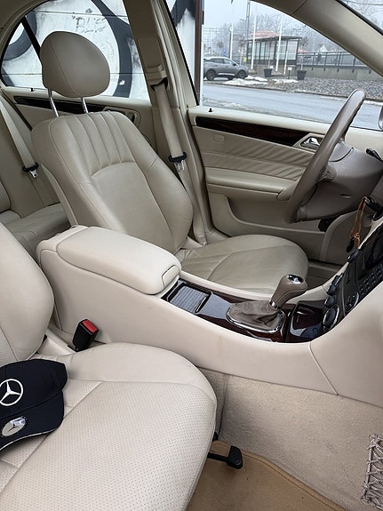 Mercedes-Benz C320 22 of 29