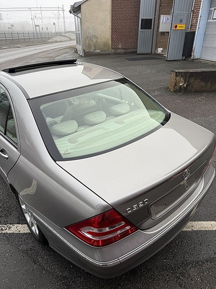 Mercedes-Benz C320 5 of 29
