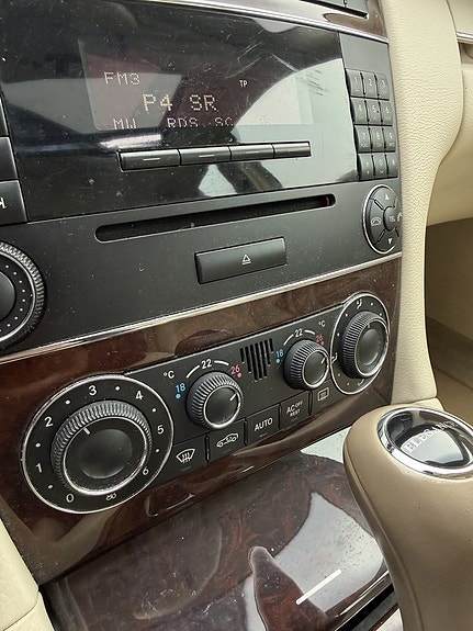Mercedes-Benz C320 25 of 29
