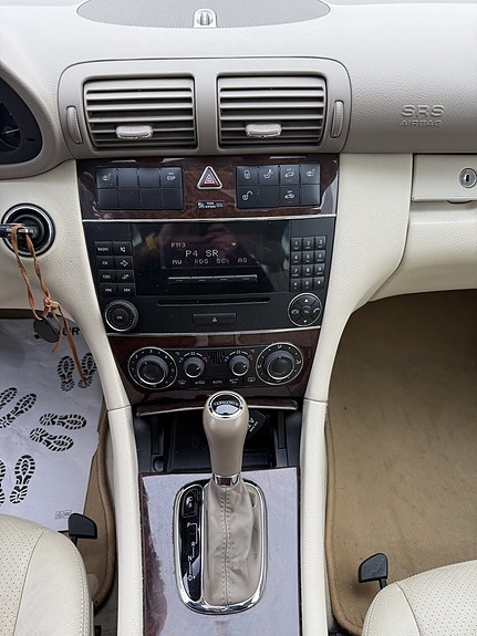 Mercedes-Benz C320 23 of 29
