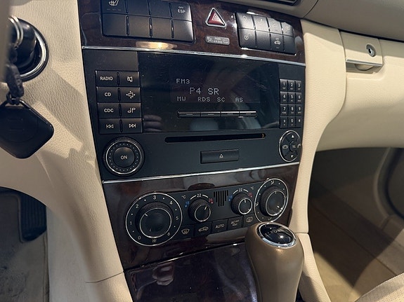 Mercedes-Benz C320 12 of 12