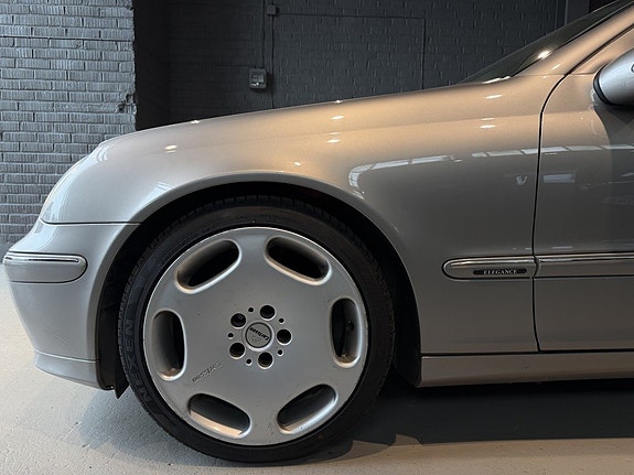 Mercedes-Benz C320 4 of 12