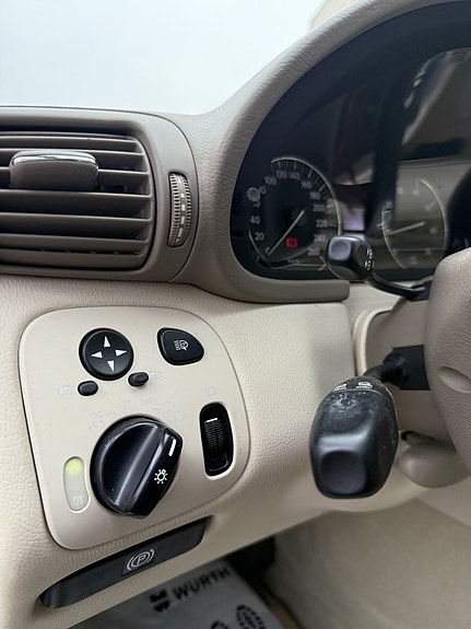 Mercedes-Benz C320 16 of 29