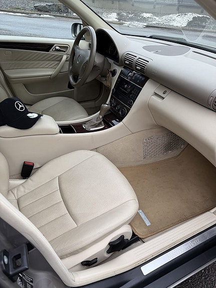 Mercedes-Benz C320 15 of 29