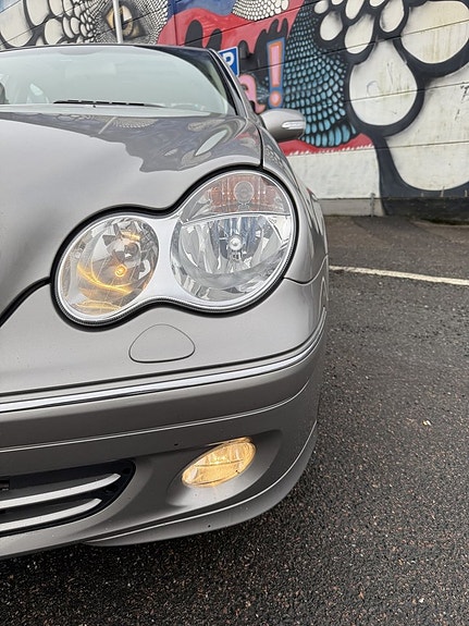 Mercedes-Benz C320 9 of 29