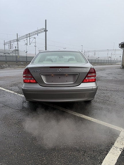 Mercedes-Benz C320 3 of 29