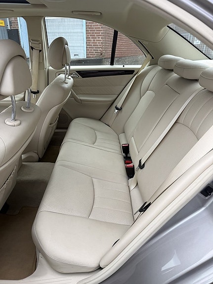 Mercedes-Benz C320 21 of 29