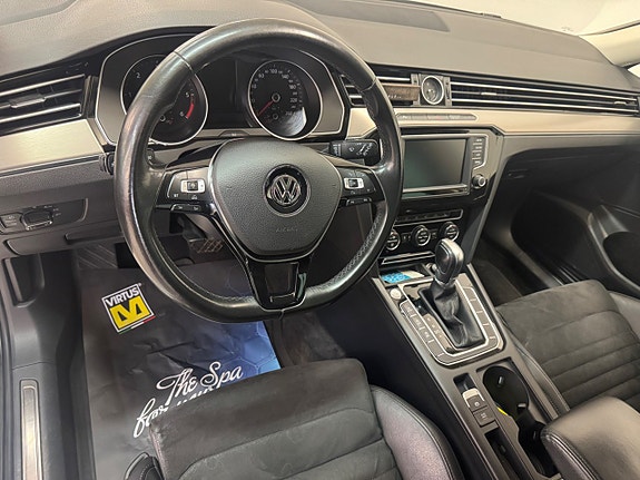 Volkswagen Passat 9 of 16