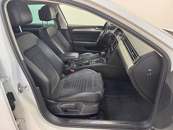 Volkswagen Passat 13 of 16