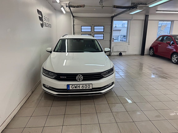 Volkswagen Passat 8 of 16