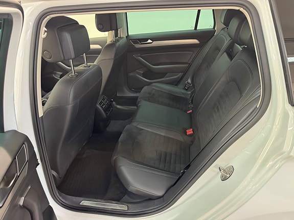 Volkswagen Passat 11 of 16