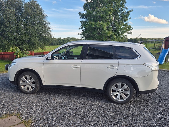 Mitsubishi Outlander 3 of 5