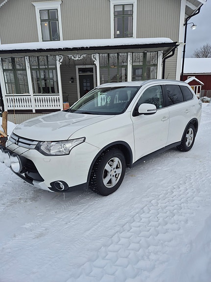 Mitsubishi Outlander 2 of 3