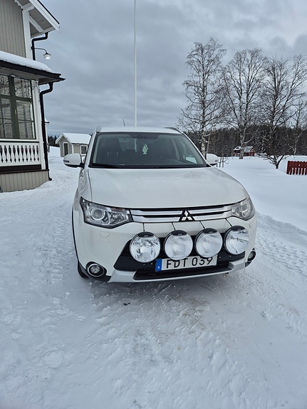 Mitsubishi Outlander 3 of 3