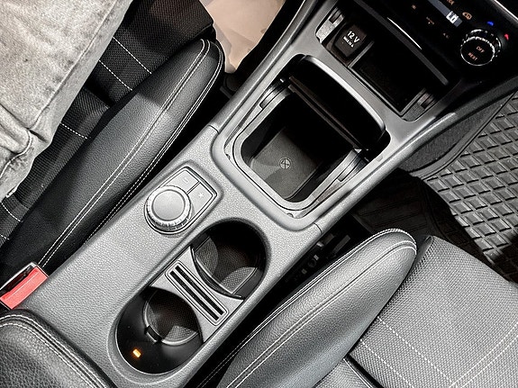 Mercedes-Benz CLA220 d 12 of 18