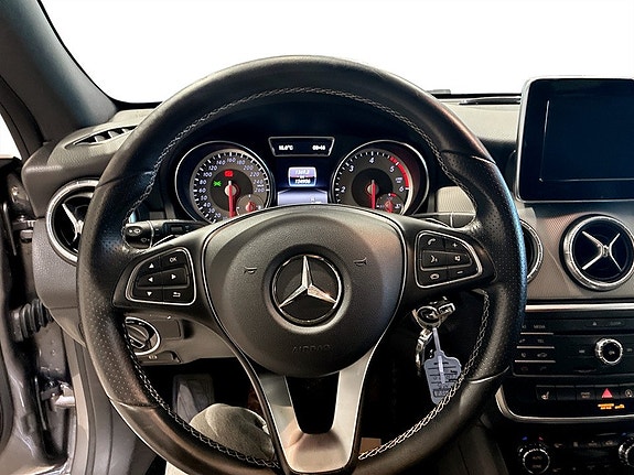 Mercedes-Benz CLA220 d 7 of 18
