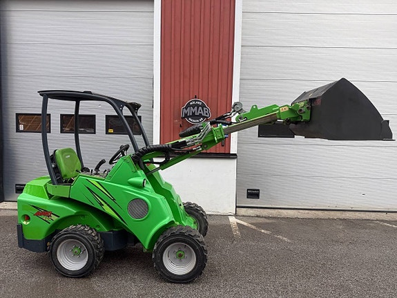Avant 420 med skopa och gafflar, endast 550 timmar