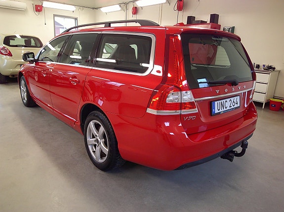 Volvo V70 2 of 12