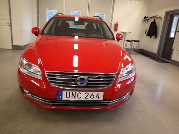 Volvo V70 3 of 12