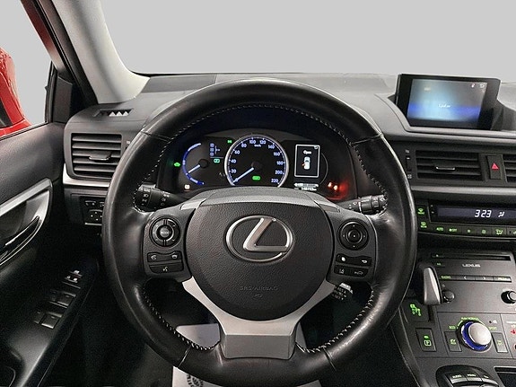Lexus CT200h 9 of 12