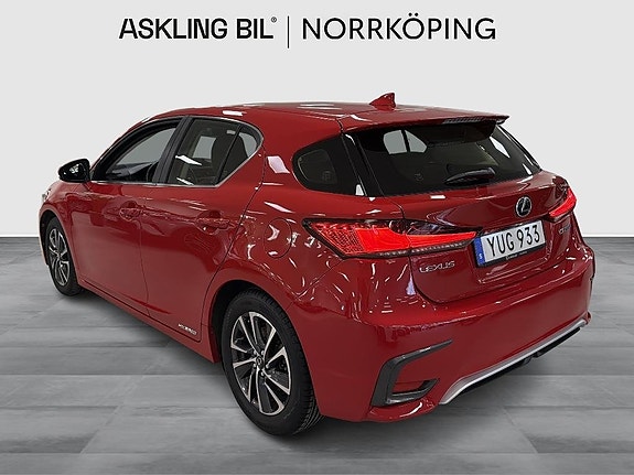 Lexus CT200h 2 of 12