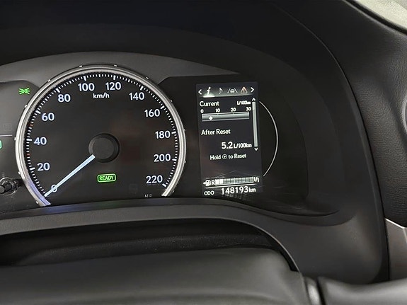 Lexus CT200h 12 of 12