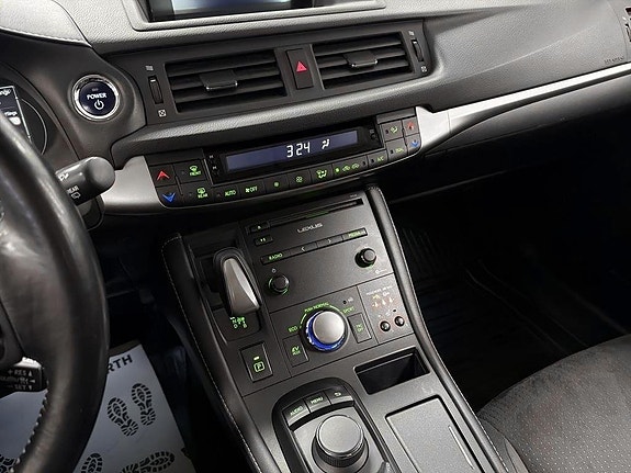 Lexus CT200h 11 of 12