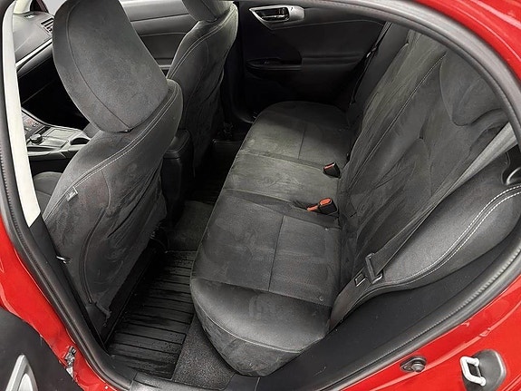 Lexus CT200h 7 of 12
