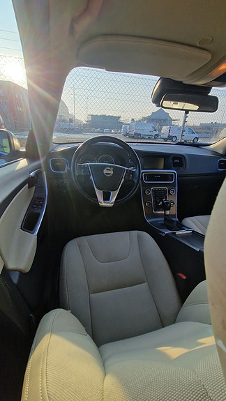 Volvo V60 9 of 14
