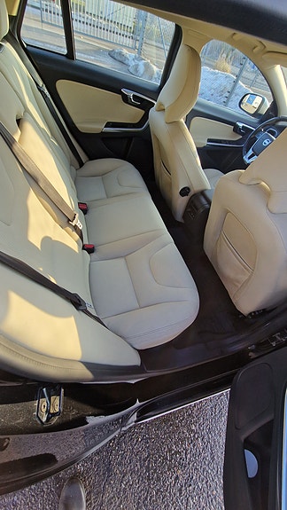 Volvo V60 8 of 14
